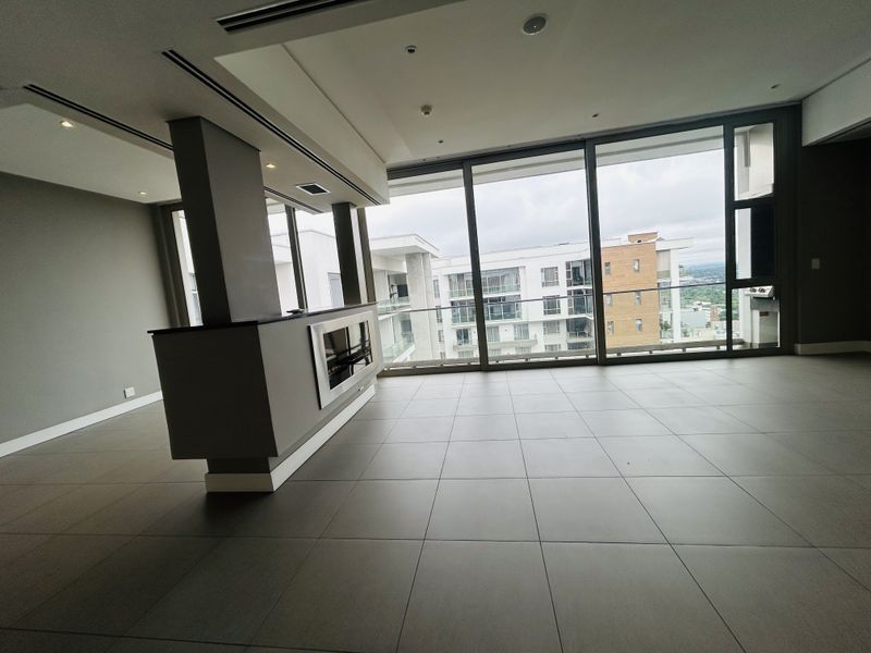 Exquisite, Pet Friendly, 2-Bed, 2 1⁄2 Baths Penthouse with Back-up Services - Photo 7