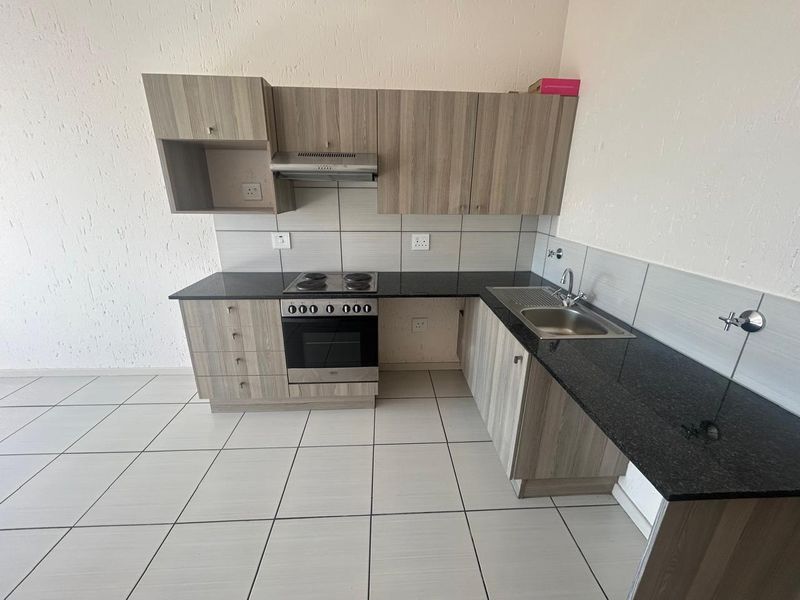 Stunning 2 Bedroom Apartment To Let in Paulshof – Secure & Modern Living! - Photo 5
