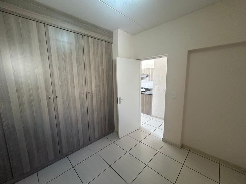 Stunning 2 Bedroom Apartment To Let in Paulshof – Secure & Modern Living! - Photo 9
