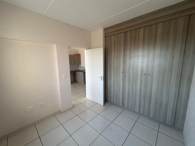 Stunning 2 Bedroom Apartment To Let in Paulshof – Secure & Modern Living! - Photo 8