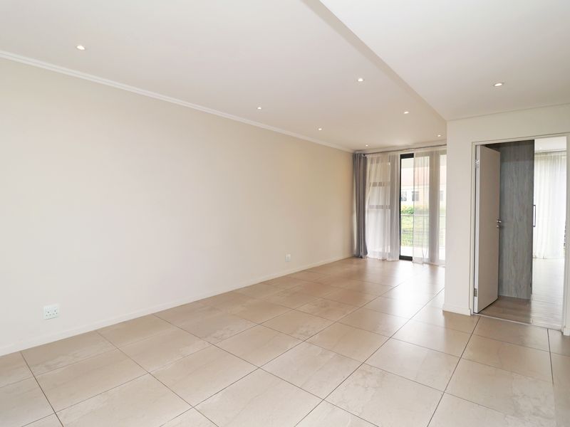 Executive 2-Bed Apartment in Dunkeld West - Photo 2