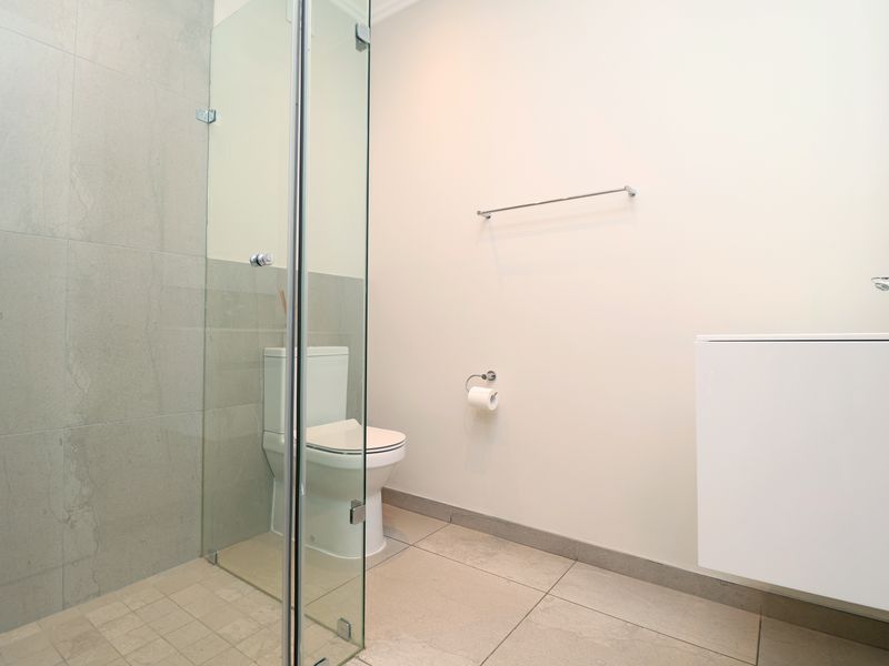 Executive 2-Bed Apartment in Dunkeld West - Photo 10