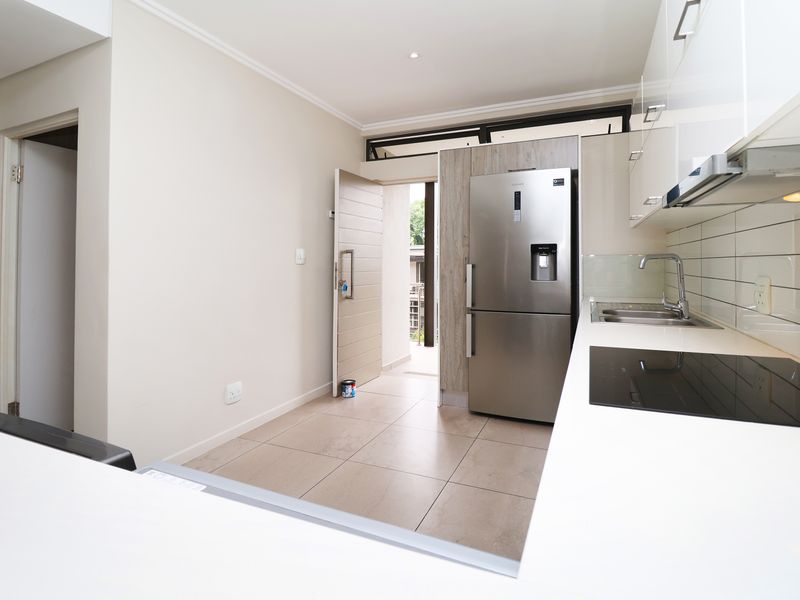 Executive 2-Bed Apartment in Dunkeld West - Photo 9