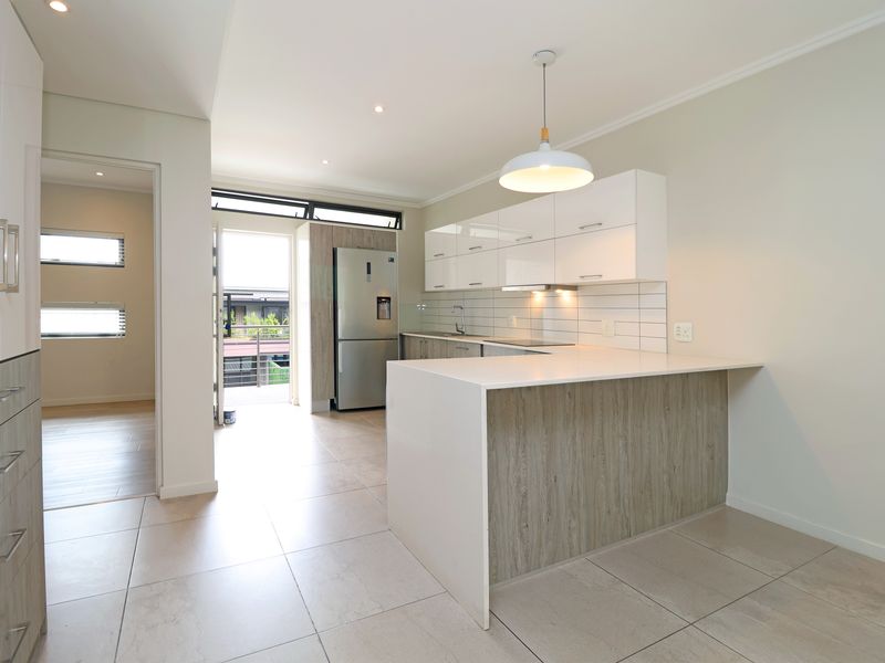 Executive 2-Bed Apartment in Dunkeld West - Photo 8