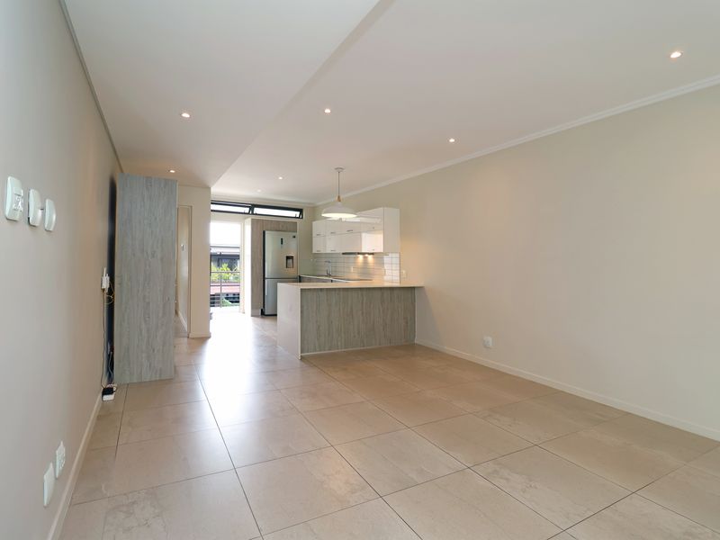 Executive 2-Bed Apartment in Dunkeld West - Photo 6
