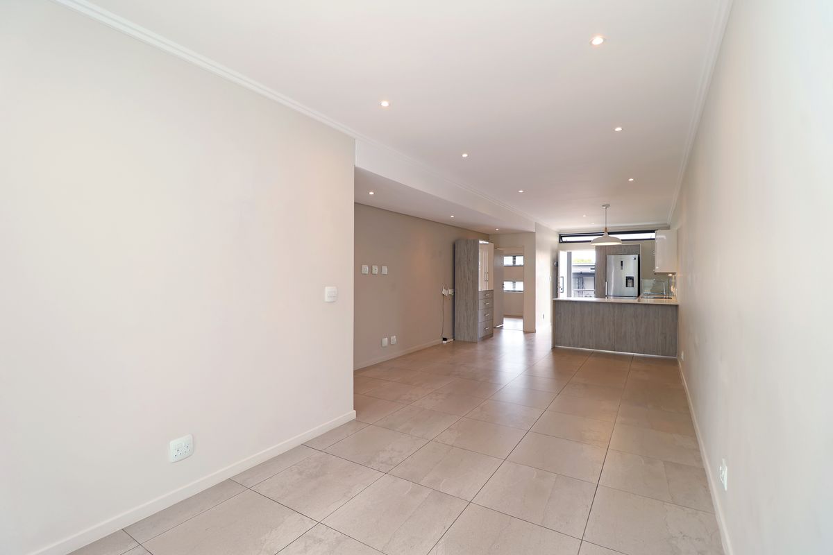 Executive 2-Bed Apartment in Dunkeld West - Photo 4
