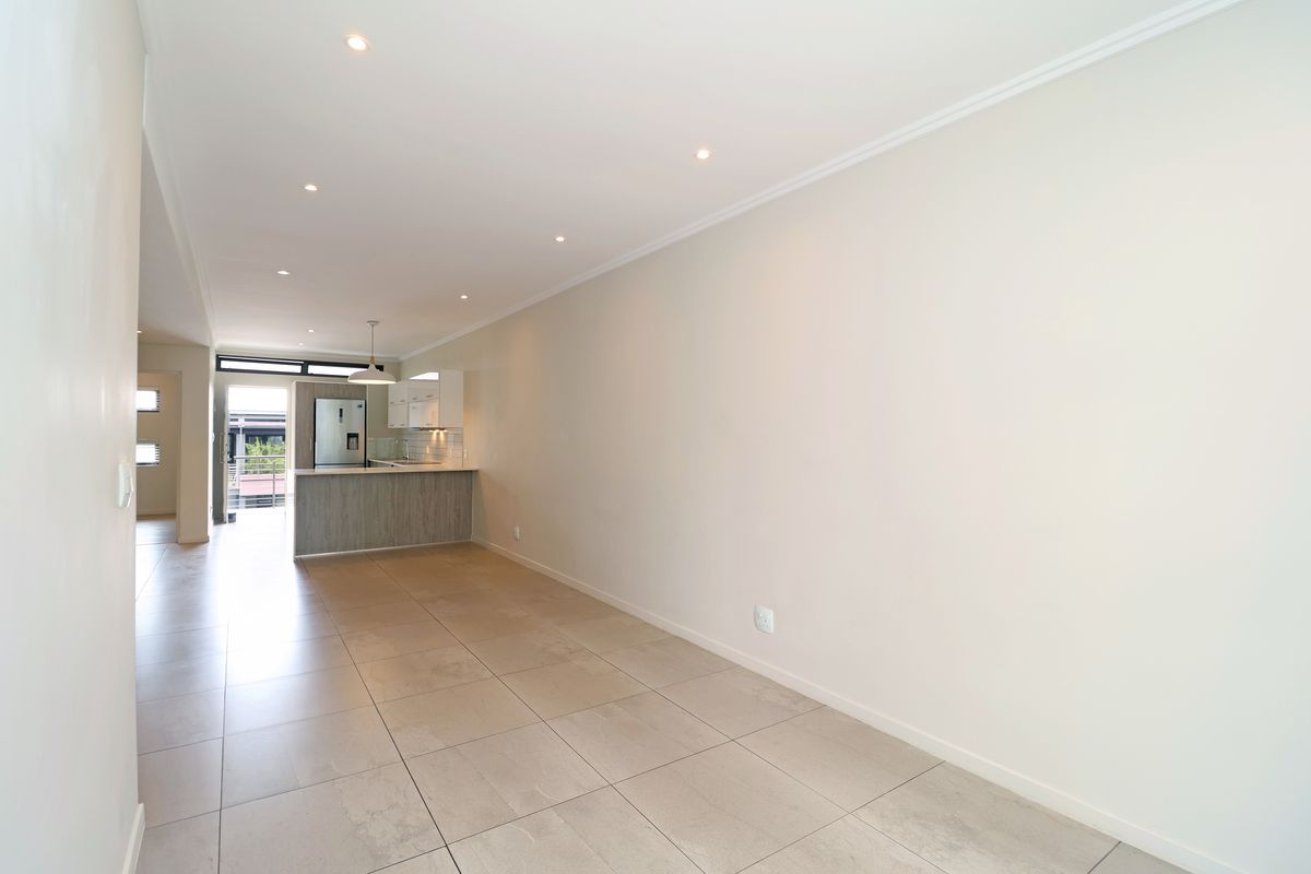 Executive 2-Bed Apartment in Dunkeld West - Photo 5