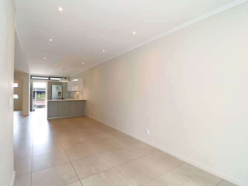 Executive 2-Bed Apartment in Dunkeld West - Photo 5