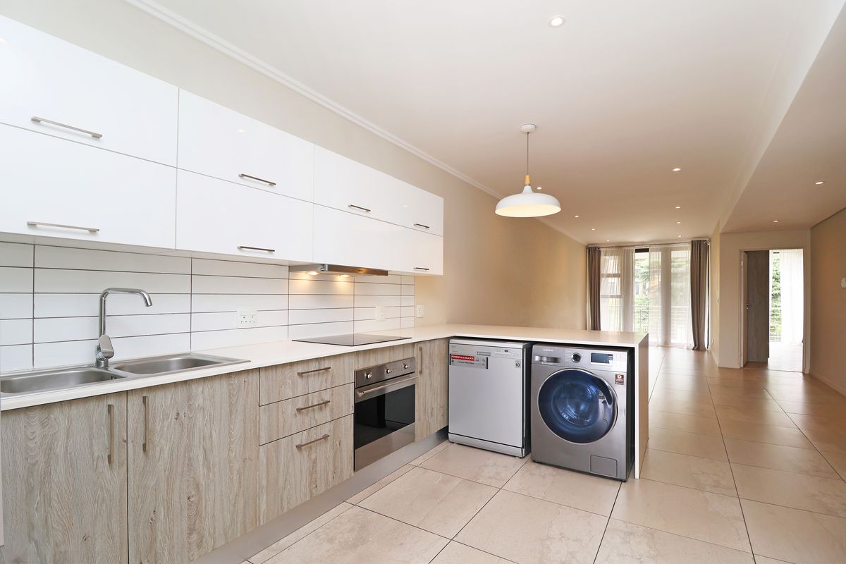 Executive 2-Bed Apartment in Dunkeld West - Photo 3