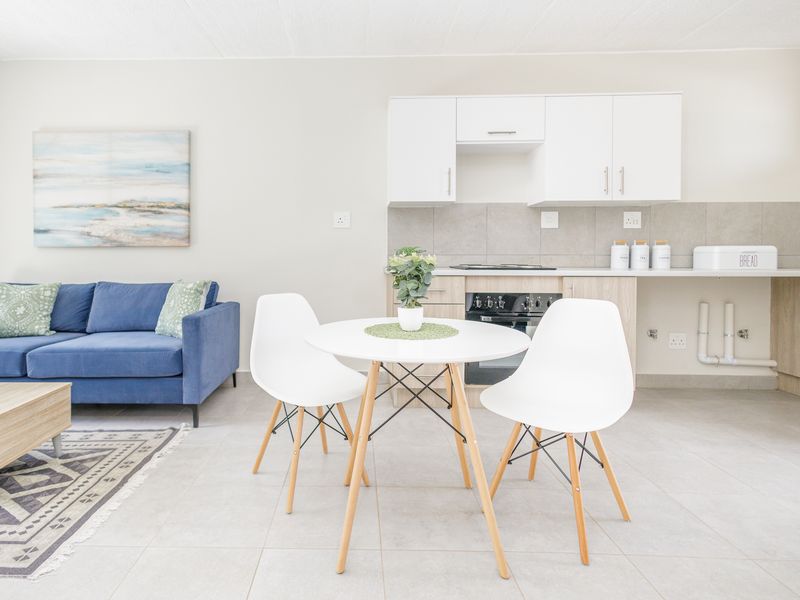 Modern Building – 2 Bedroom 1 Bathroom Apartment - Photo 3