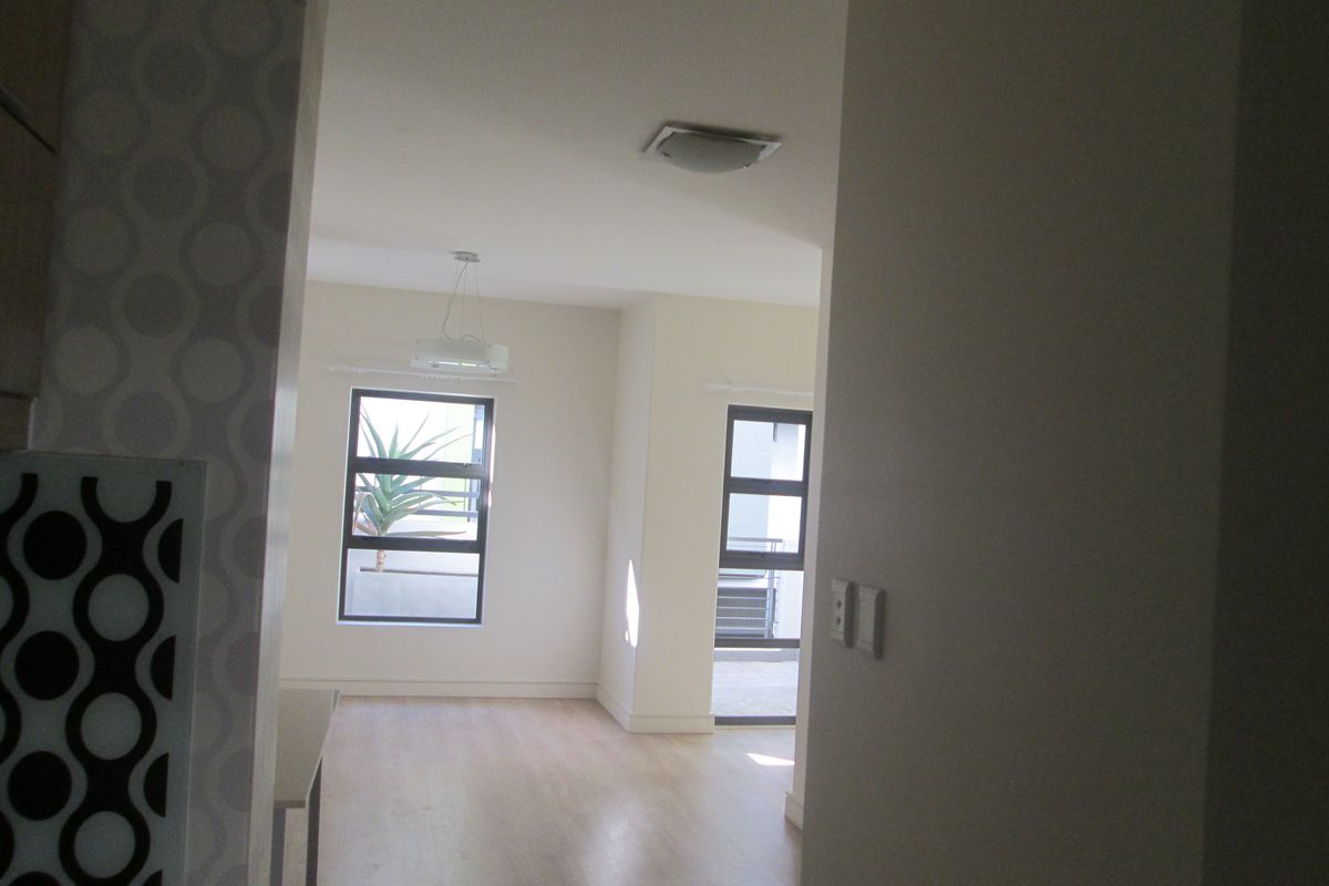 Modern Ground Floor 1-Bed at Rivonia - Photo 5