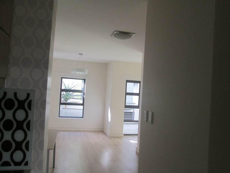 Modern Ground Floor 1-Bed at Rivonia - Photo 5