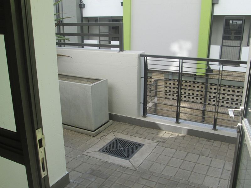 Modern Ground Floor 1-Bed at Rivonia - Photo 10