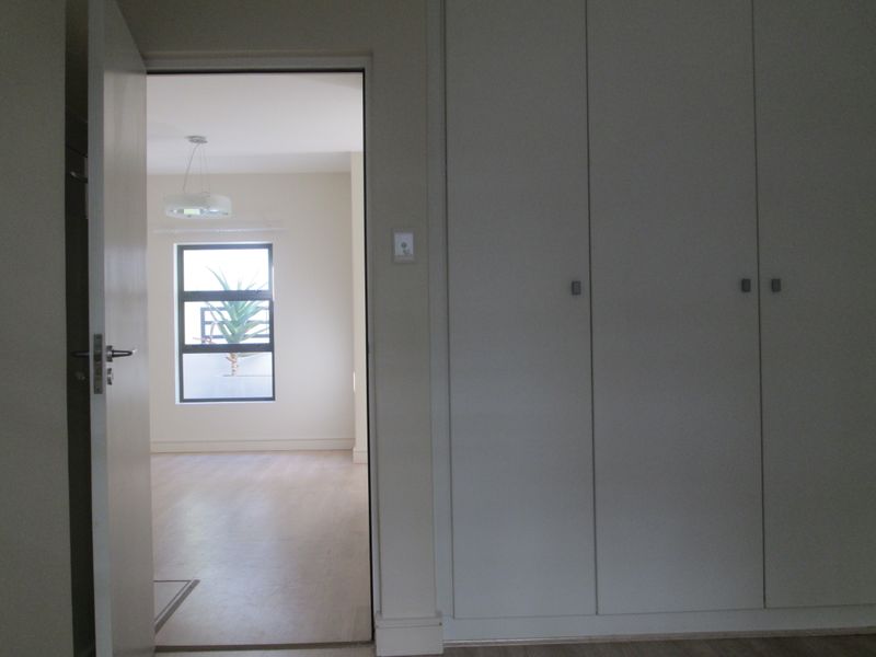 Modern Ground Floor 1-Bed at Rivonia - Photo 7