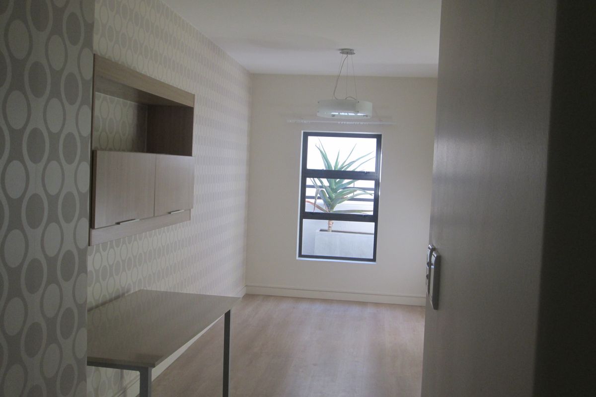 Modern Ground Floor 1-Bed at Rivonia - Photo 3