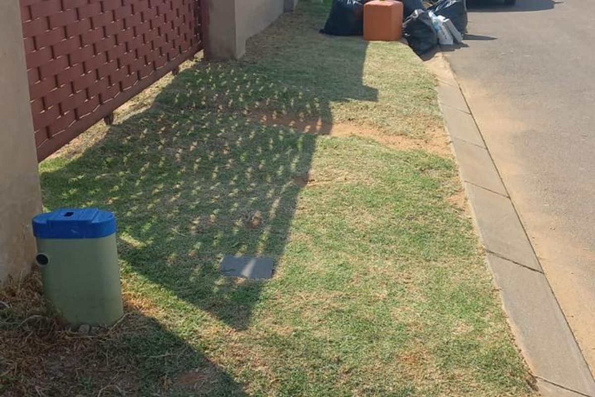 2 Bedroom 1 Bathroom House - Photo 2