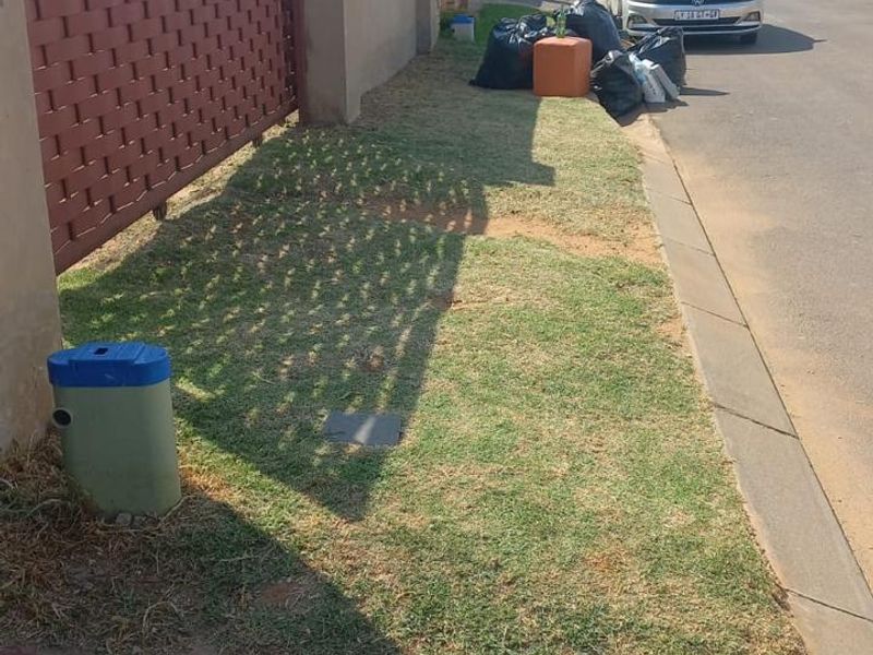 2 Bedroom 1 Bathroom House - Photo 2