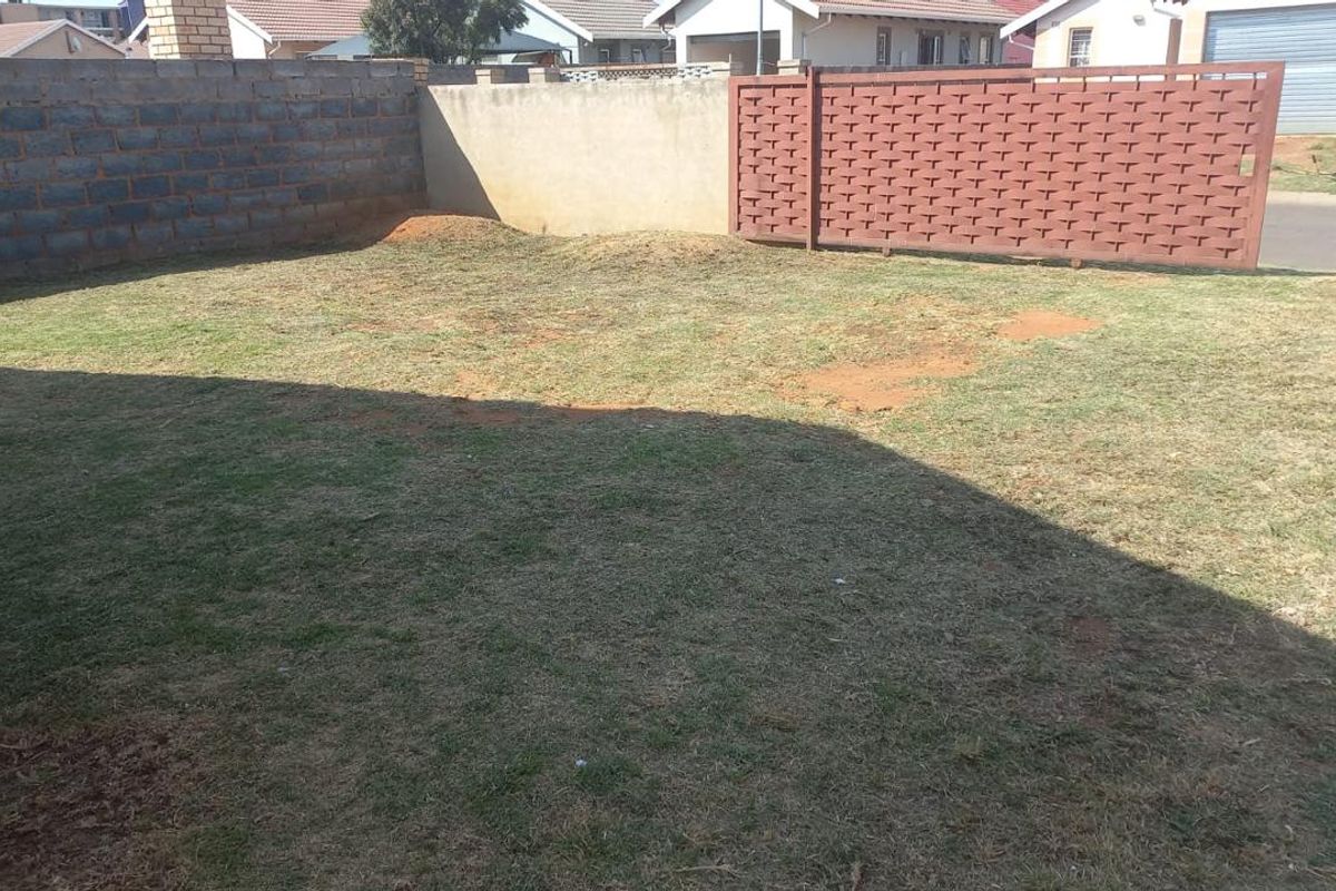 2 Bedroom 1 Bathroom House - Photo 3