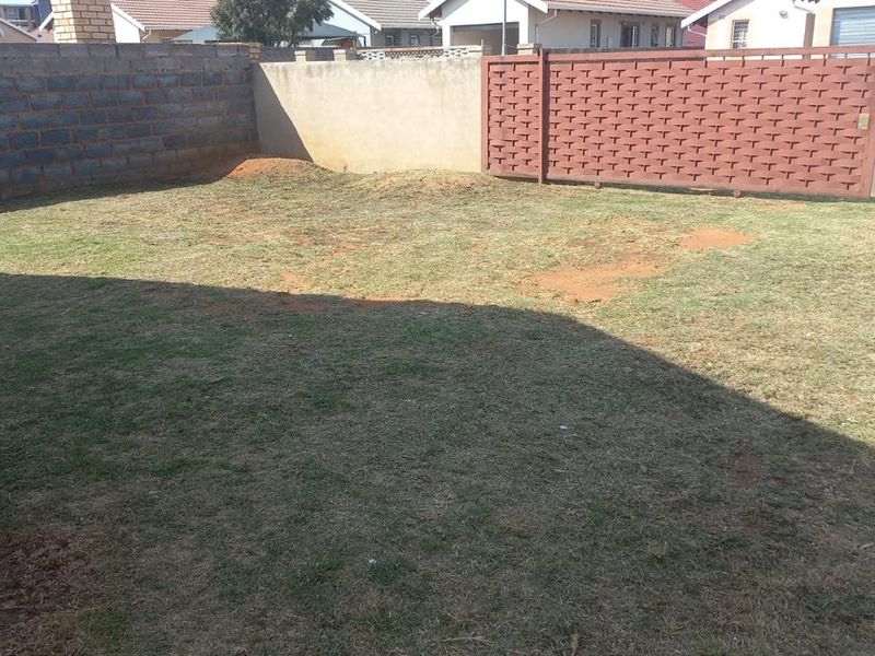 2 Bedroom 1 Bathroom House - Photo 3