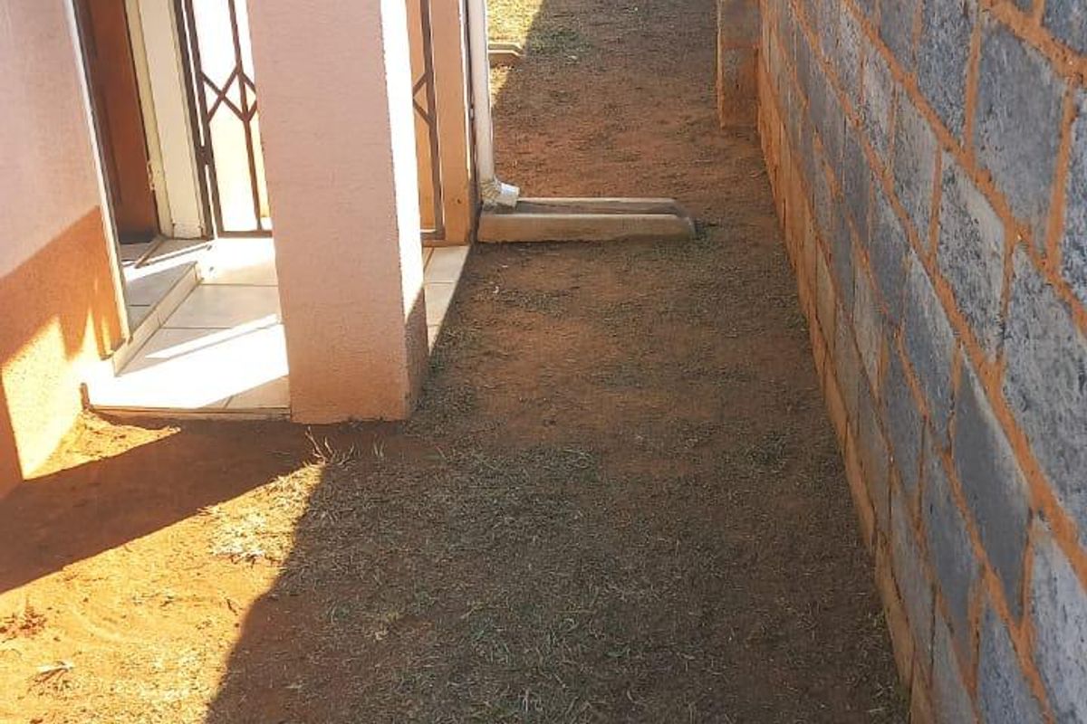 2 Bedroom 1 Bathroom House - Photo 4