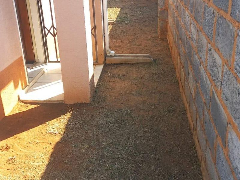 2 Bedroom 1 Bathroom House - Photo 4