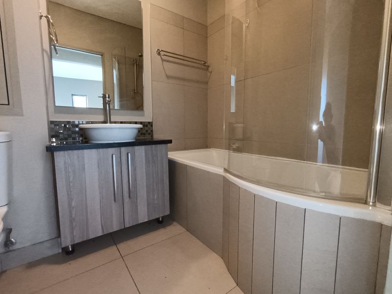 2 bedrooms 1 bathroom apartment available to rent - Photo 8