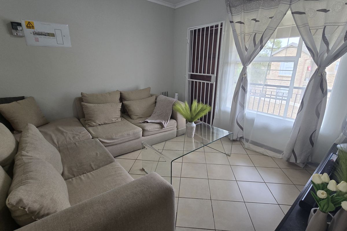 2 Bedroom Apartment to Rent in Honeydew - Photo 2
