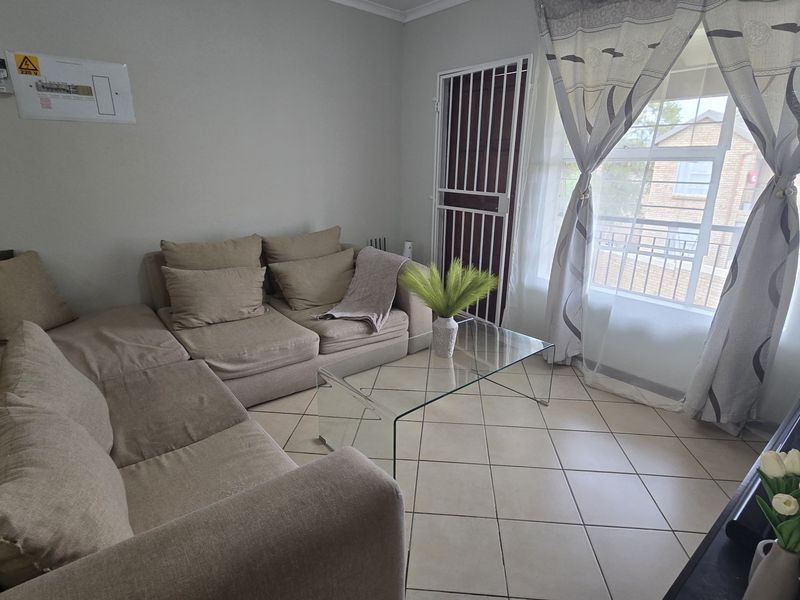 2 Bedroom Apartment to Rent in Honeydew - Photo 2