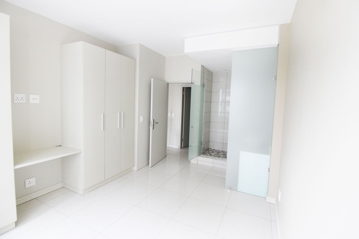 Stunning, pet friendly, 2-bedrooms, 2 bathrooms with back-up power & water. - Photo 5