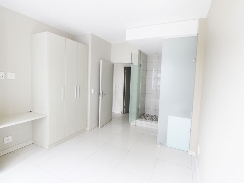 Stunning, pet friendly, 2-bedrooms, 2 bathrooms with back-up power & water. - Photo 5