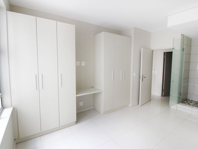 Stunning, pet friendly, 2-bedrooms, 2 bathrooms with back-up power & water. - Photo 6