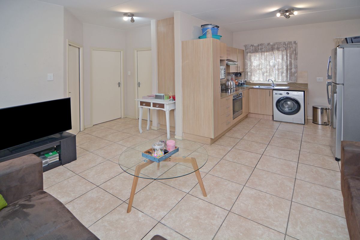 2 bed 1 bath ground floor apartment in Lone Hill - Photo 4