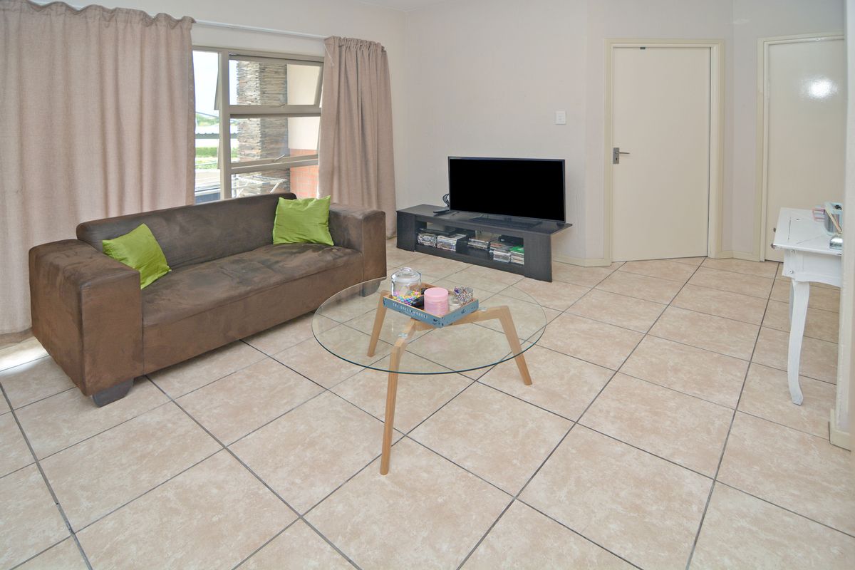 2 bed 1 bath ground floor apartment in Lone Hill - Photo 5
