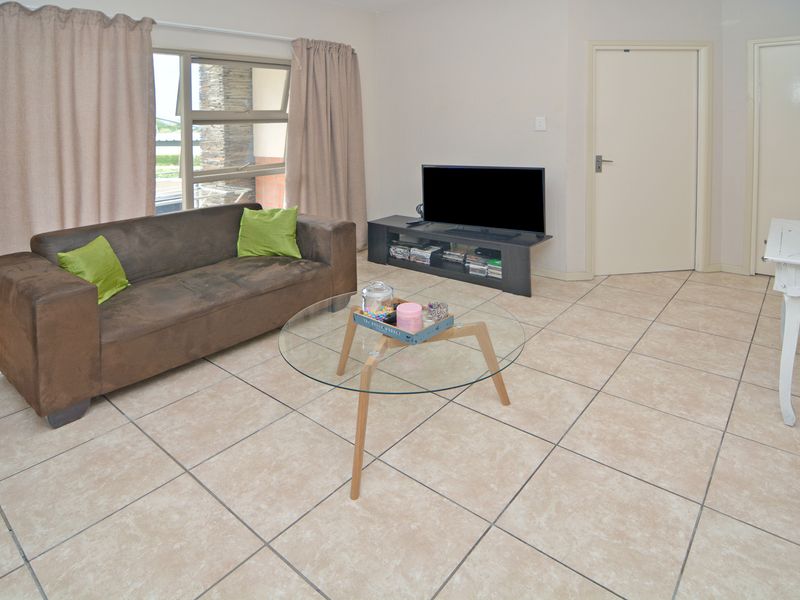 2 bed 1 bath ground floor apartment in Lone Hill - Photo 5