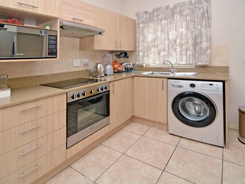 2 bed 1 bath ground floor apartment in Lone Hill - Photo 6