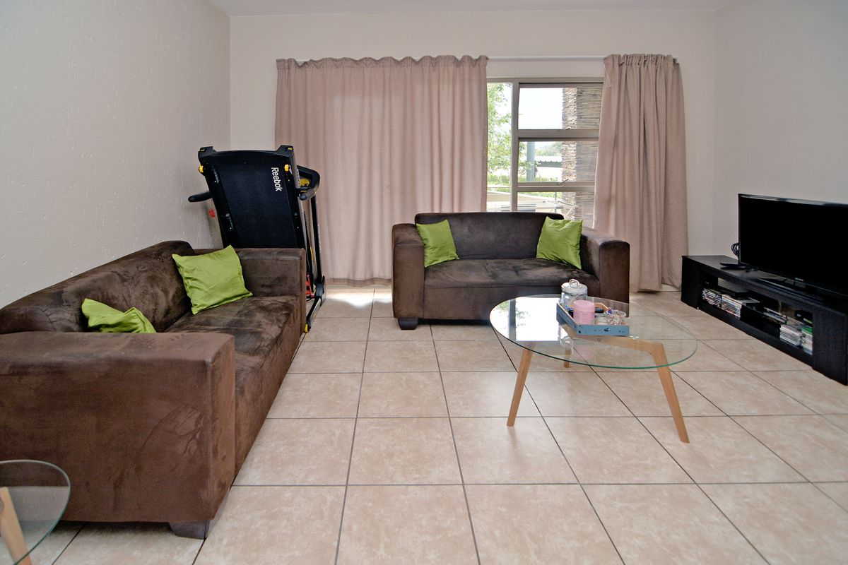 2 bed 1 bath ground floor apartment in Lone Hill - Photo 2