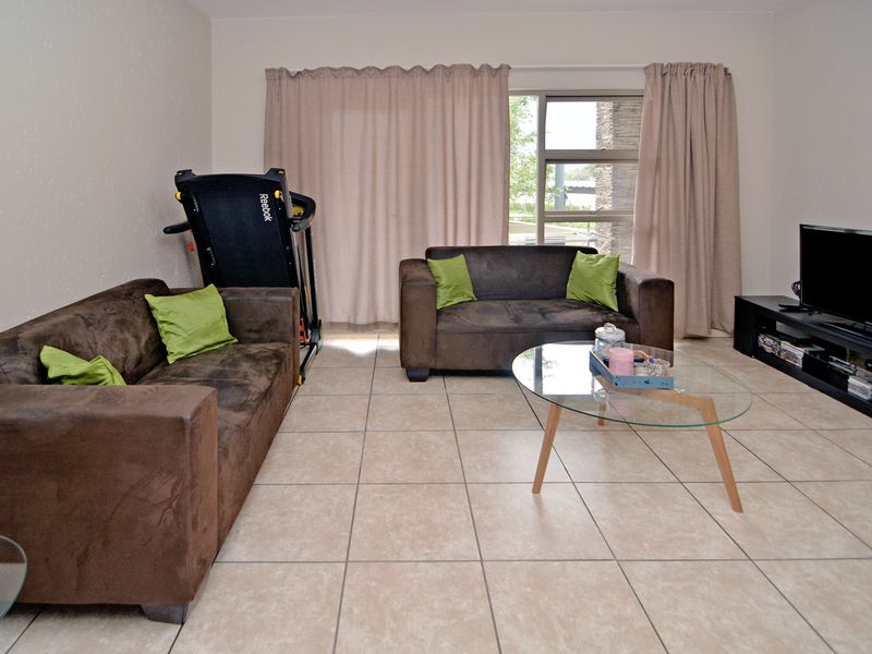 2 bed 1 bath ground floor apartment in Lone Hill - Photo 2