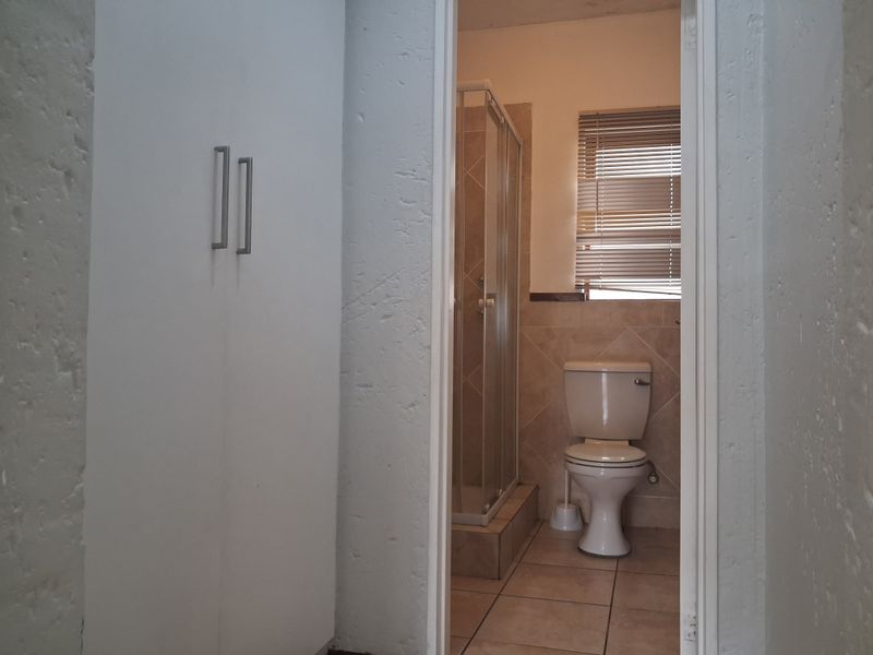 1 Bedroom Apartment 1 Bathrooms / Apartment to Rent in Lonehill. Available Immedialtely - Photo 9
