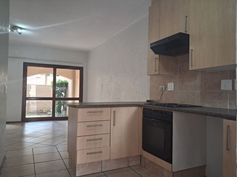 1 Bedroom Apartment 1 Bathrooms / Apartment to Rent in Lonehill. Available Immedialtely - Photo 3