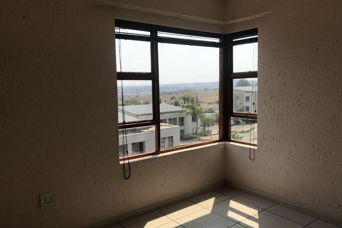 2 Bed 1 Bath top floor unit in Greenwich Village - Photo 2