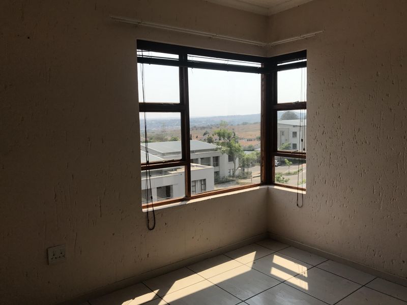 2 Bed 1 Bath top floor unit in Greenwich Village - Photo 2