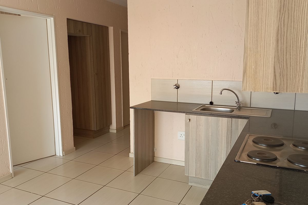 2 Bed 1 Bath top floor unit in Greenwich Village - Photo 4