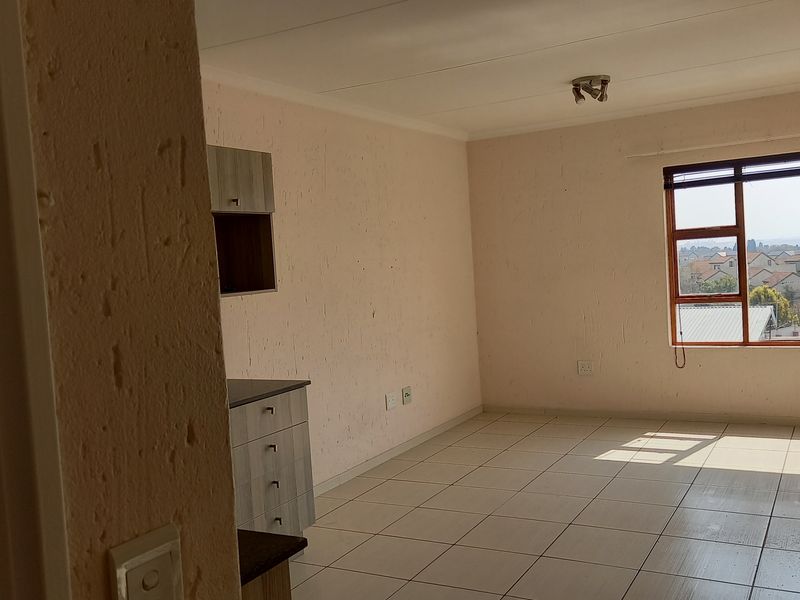 2 Bed 1 Bath top floor unit in Greenwich Village - Photo 9