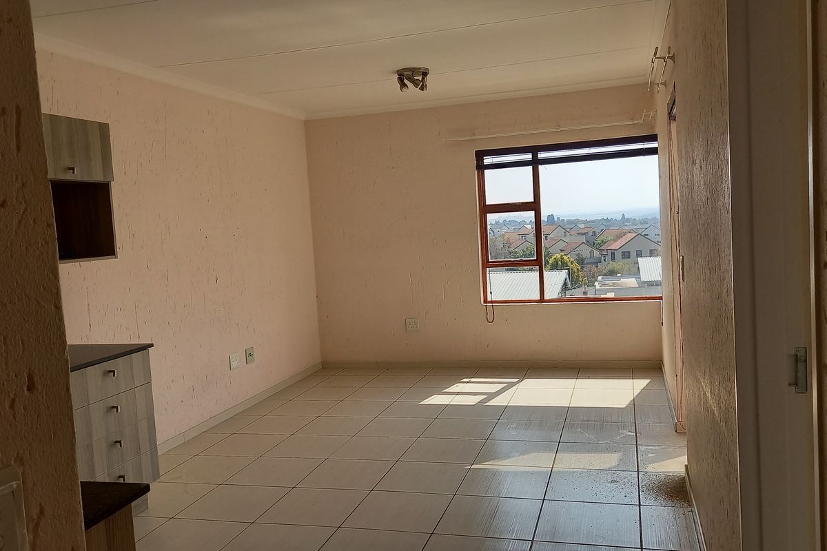 2 Bed 1 Bath top floor unit in Greenwich Village - Photo 3