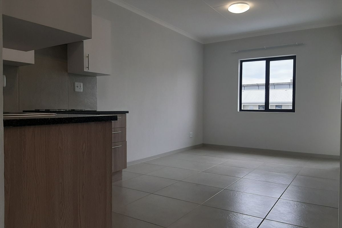 2 Bed 1 Bath 1st Floor Apartment in Brooke Manor - Photo 4