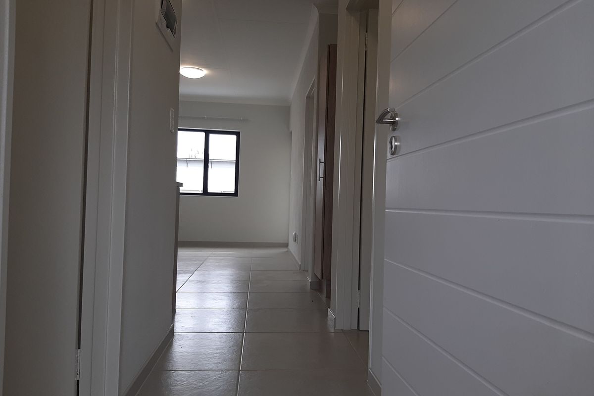 2 Bed 1 Bath 1st Floor Apartment in Brooke Manor - Photo 3