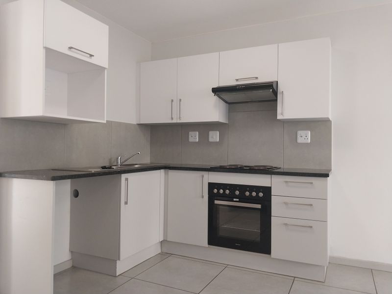 2 Bed 1 Bath First  Floor Apartment in Brooke Manor - Photo 5