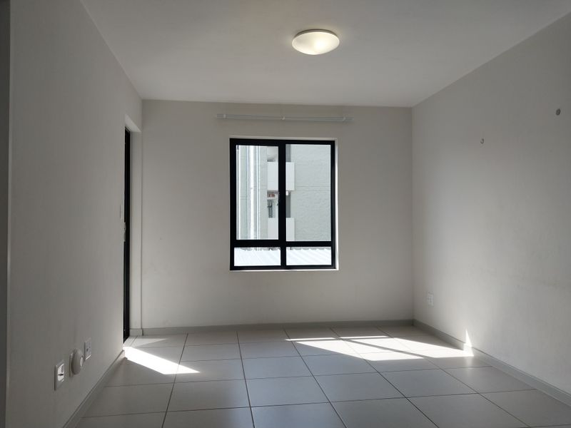 2 Bed 1 Bath First  Floor Apartment in Brooke Manor - Photo 6