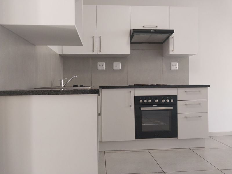 2 Bed 1 Bath First  Floor Apartment in Brooke Manor - Photo 4