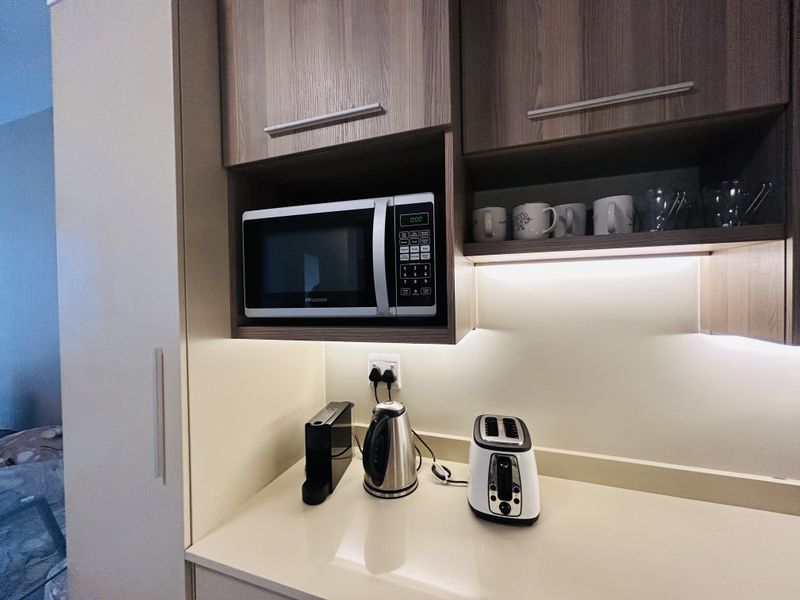 Stunning 2 Bedrooms, 2 Bathrooms Apartment, pet friendly with a private patio & 100% BACK-UP Service - Photo 10